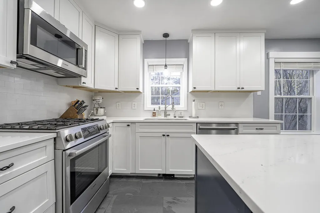 705 River Road Bowdoinham ME 04008