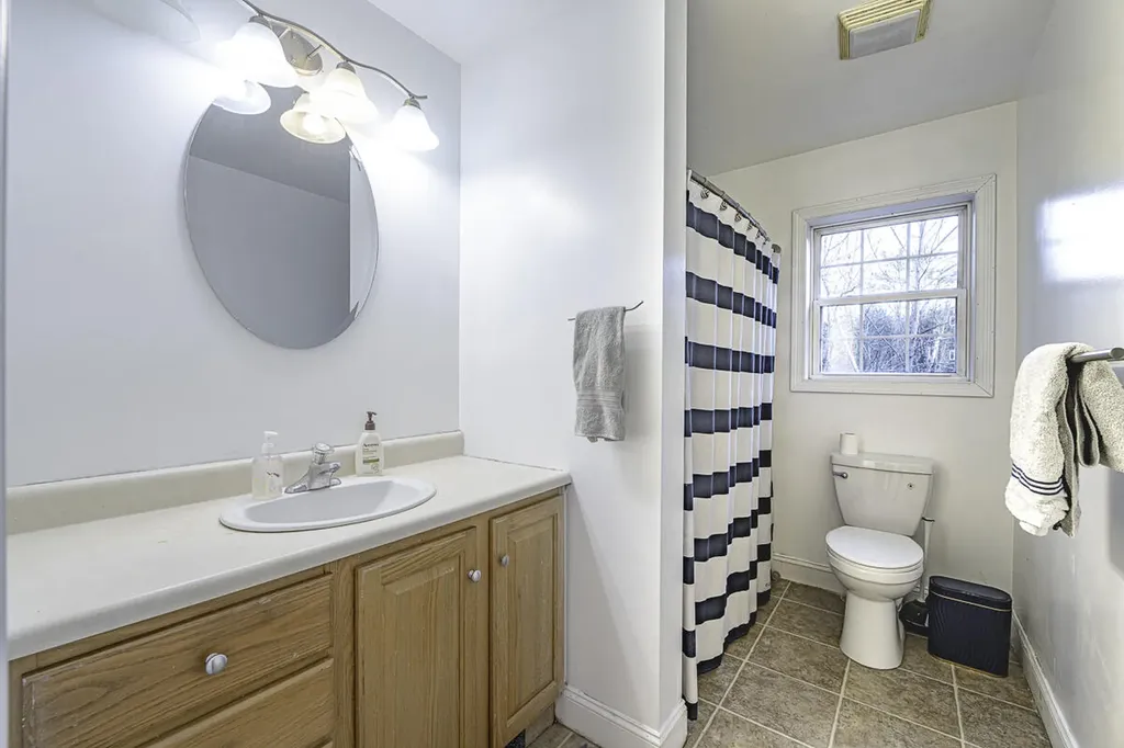 705 River Road Bowdoinham ME 04008