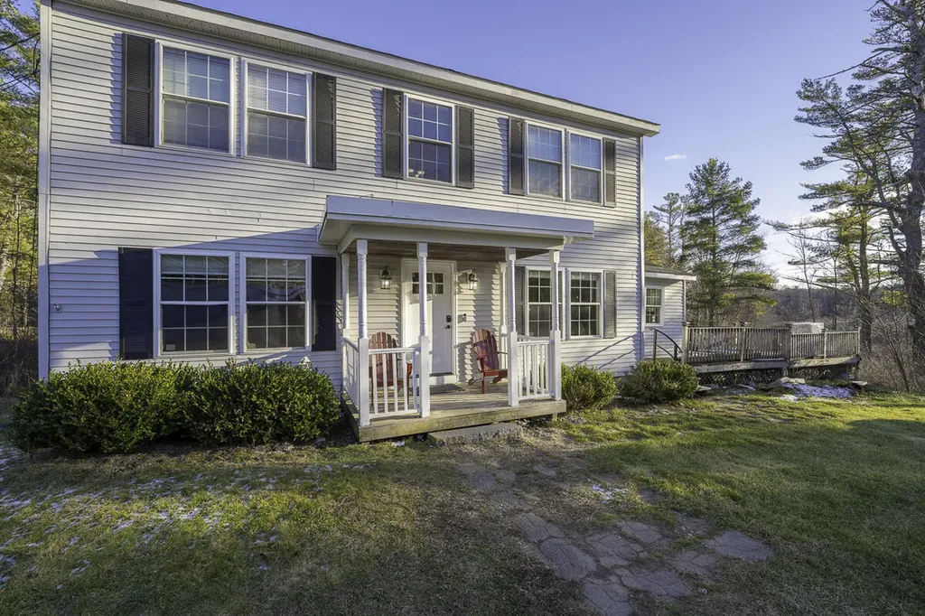 705 River Road Bowdoinham ME 04008