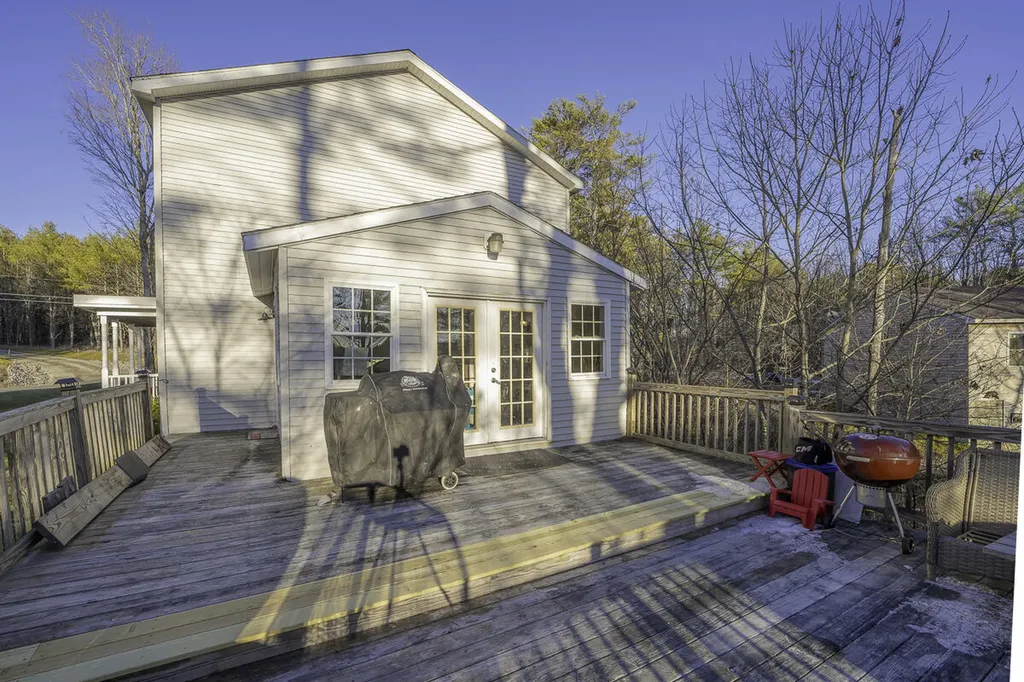 705 River Road Bowdoinham ME 04008