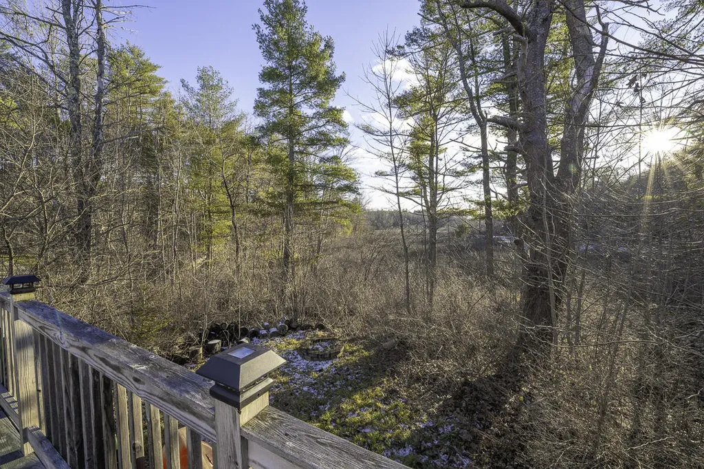 705 River Road Bowdoinham ME 04008