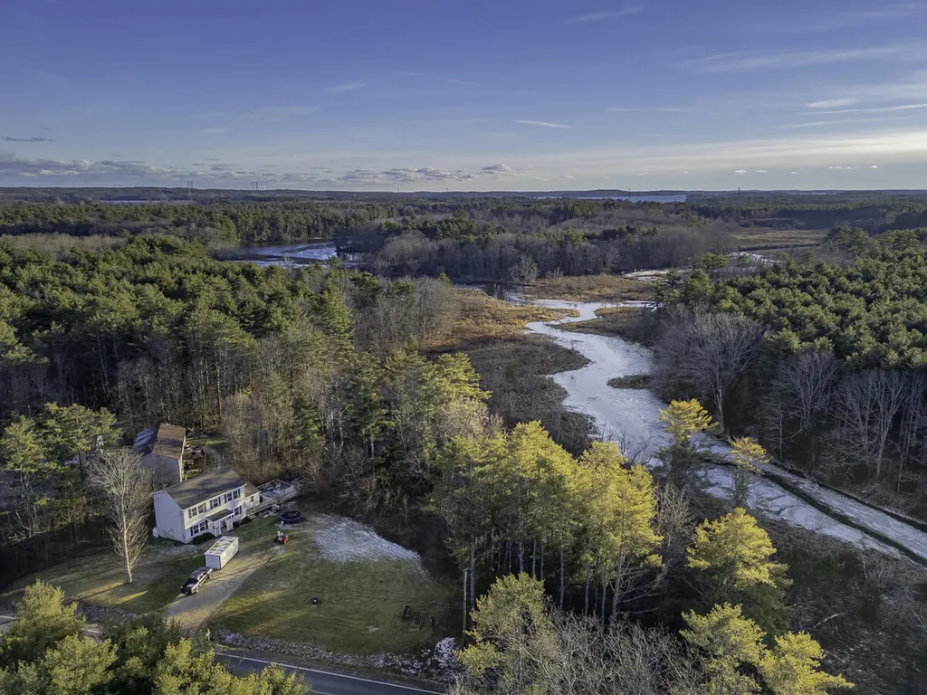 705 River Road Bowdoinham ME 04008