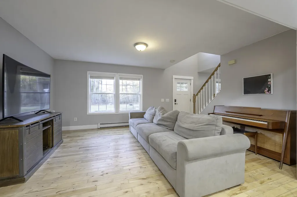 705 River Road Bowdoinham ME 04008