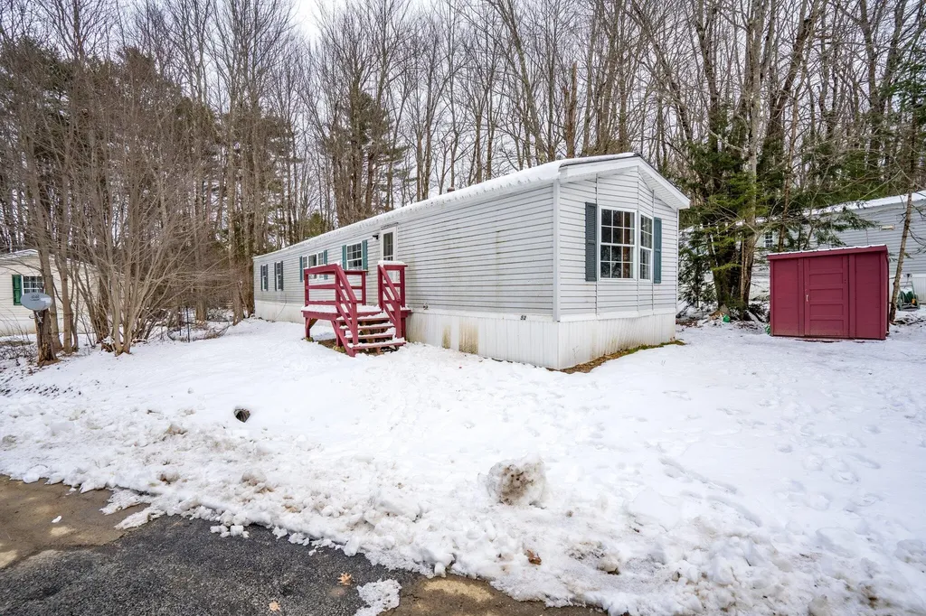 52 Squire Court Winthrop ME 04364