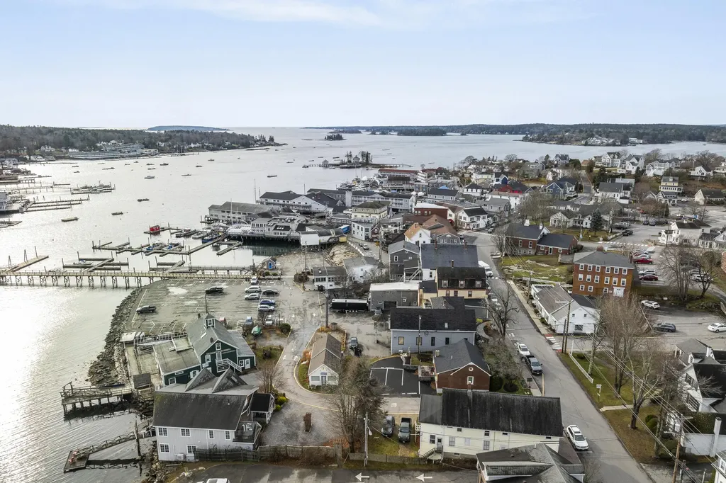 37 Townsend Avenue Boothbay Harbor ME 04538