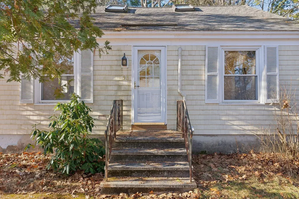 98 Spring Street Brunswick ME 04011