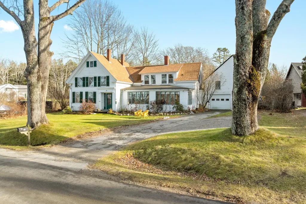 94 Cross Point Road Edgecomb ME 04556