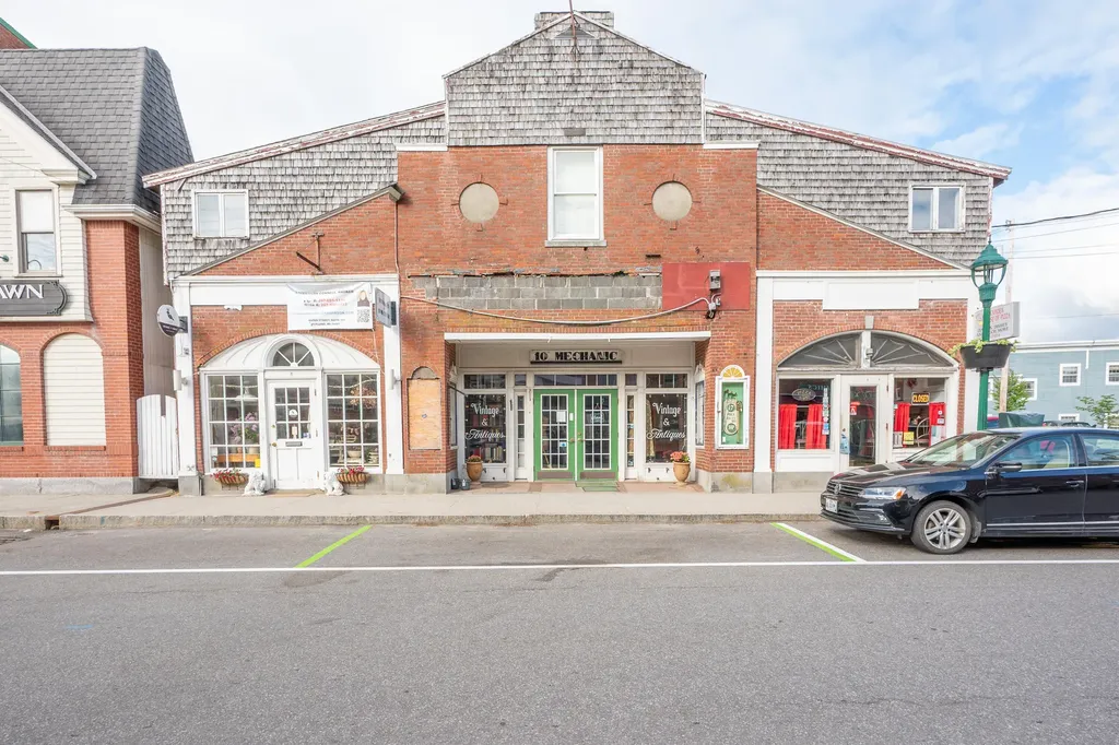 10 Mechanic Street Camden ME 04843