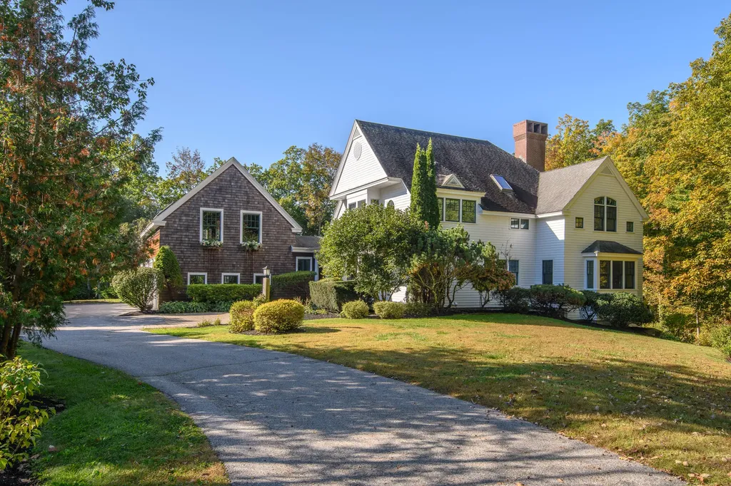 27 Veronica Lane Falmouth ME 04105
