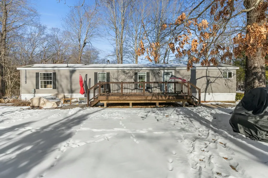 26 Oakwood Street Lyman ME 04002