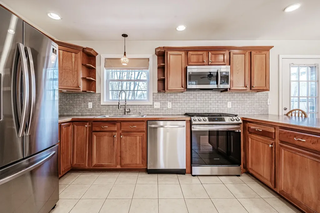 15 Amy Lane Westbrook ME 04092