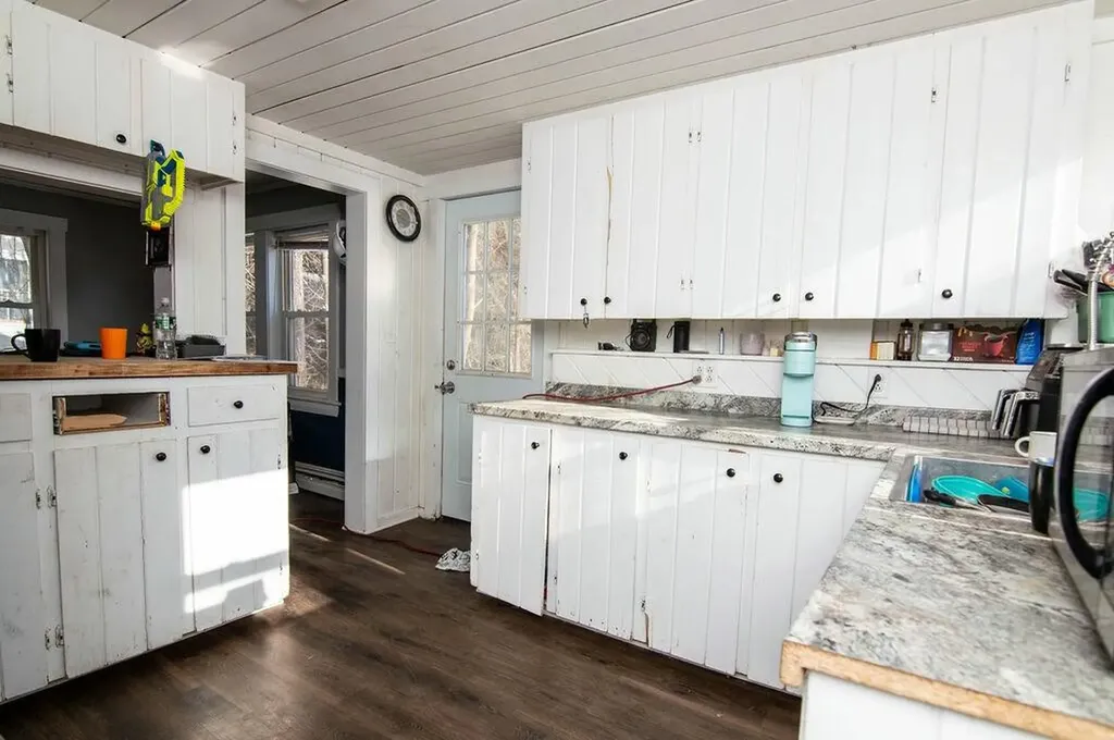 49 Nichol Street Paris ME 04281