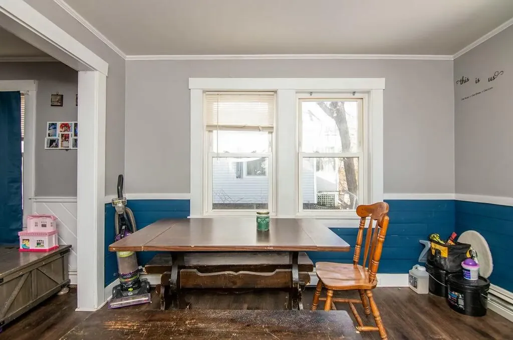 49 Nichol Street Paris ME 04281