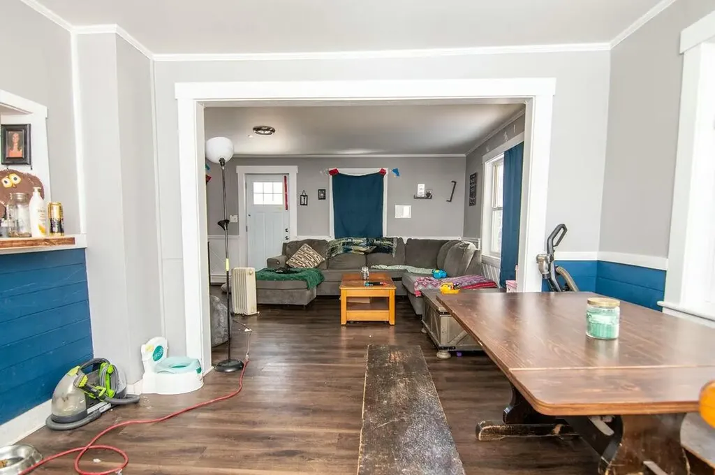 49 Nichol Street Paris ME 04281