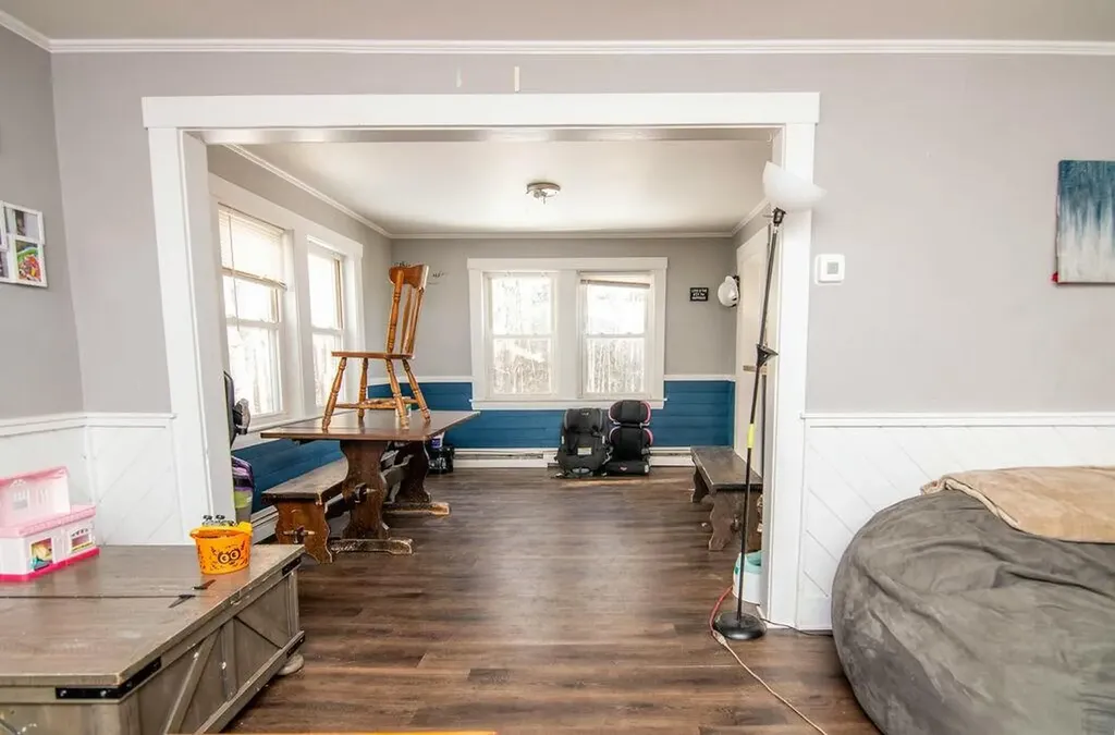 49 Nichol Street Paris ME 04281