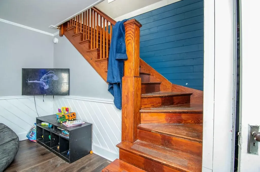 49 Nichol Street Paris ME 04281
