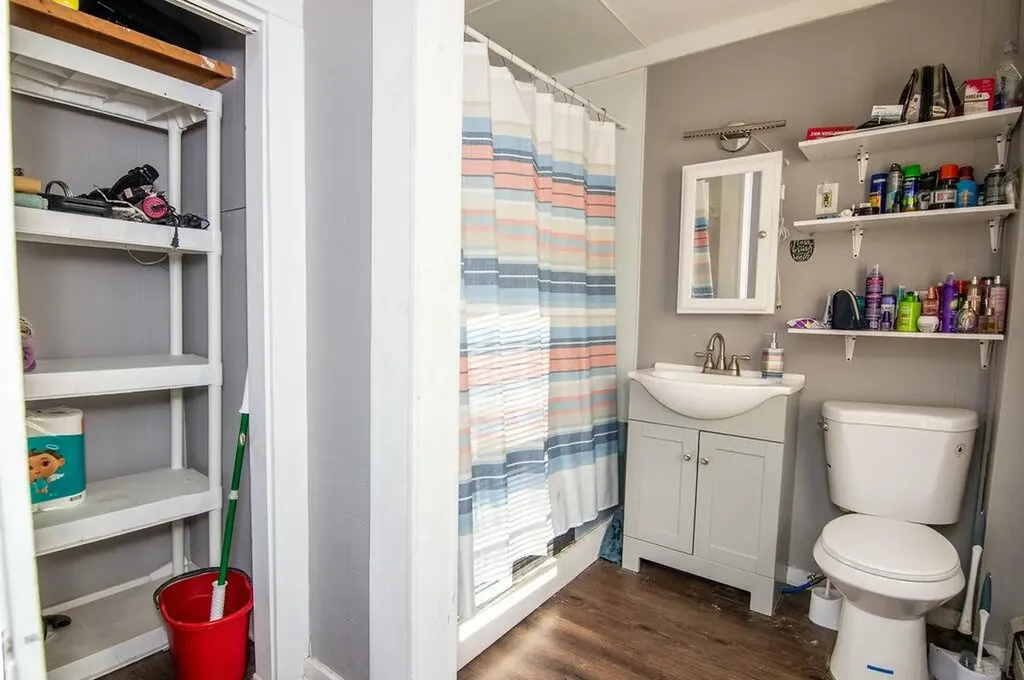 49 Nichol Street Paris ME 04281