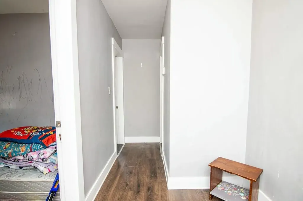 49 Nichol Street Paris ME 04281
