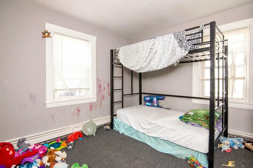 49 Nichol Street Paris ME 04281