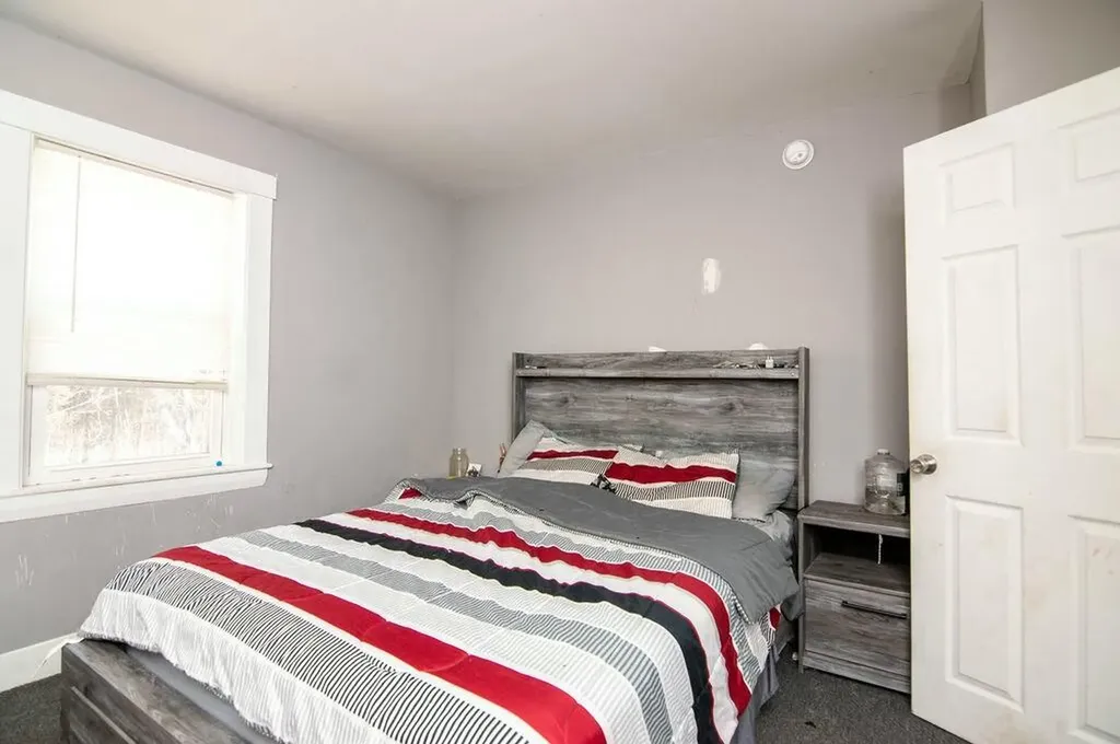 49 Nichol Street Paris ME 04281