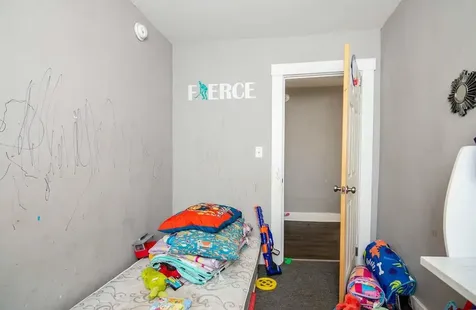 49 Nichol Street Paris ME 04281