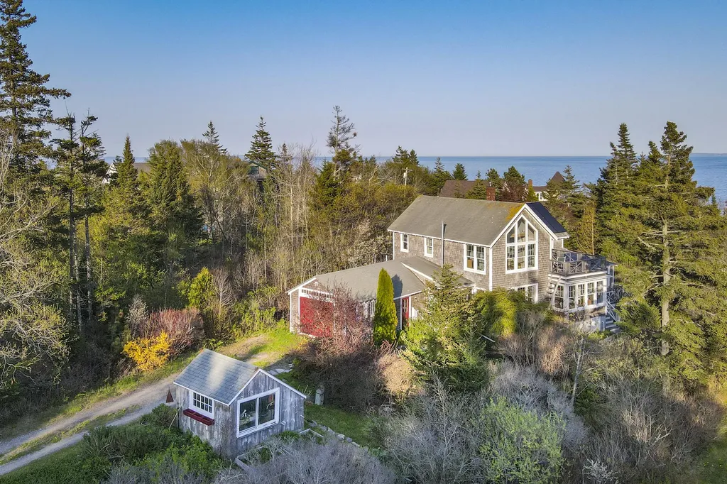 12 Cliff Road Bristol ME 04554