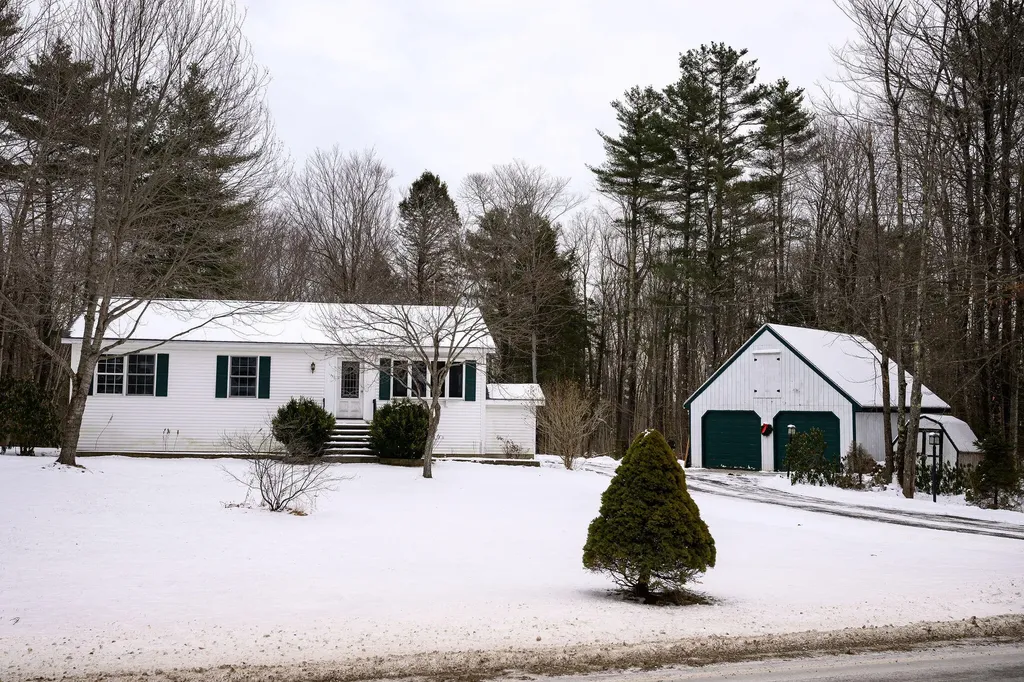 589 Post Road Bowdoinham ME 04008