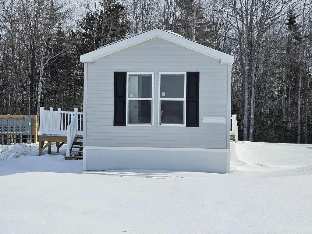 6 Goose Neck Road Hancock ME 04640
