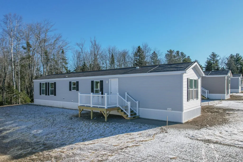 6 Goose Neck Road Hancock ME 04640