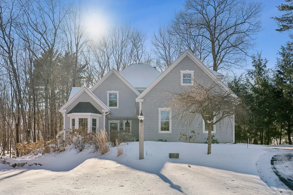 25 Lower Falls Road Falmouth ME 04105