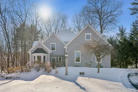 25 Lower Falls Road Falmouth ME 04105