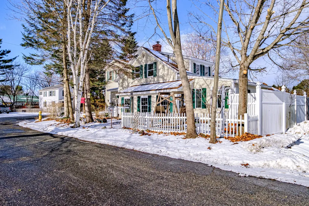 5 Robinson Avenue Brunswick ME 04011