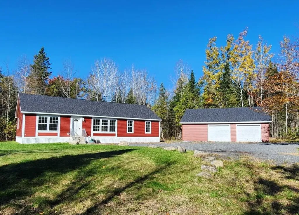 17 Faiths Way Fairfield ME 04937