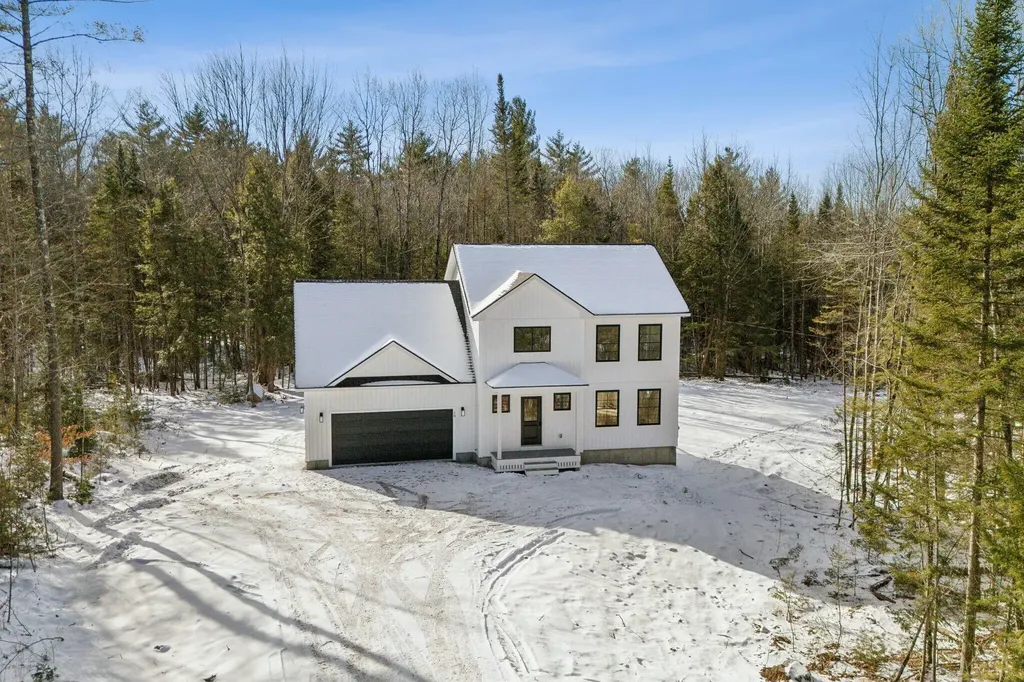 18 Boundary Way New Gloucester ME 04260