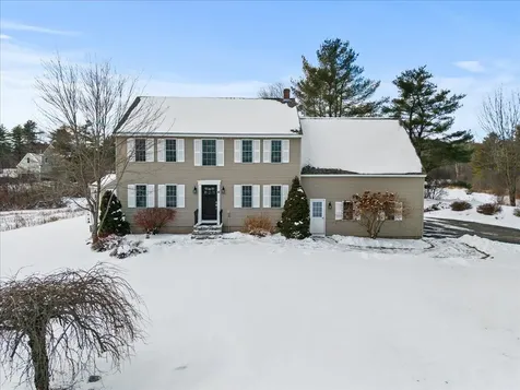4 Den Drive Scarborough ME 04074