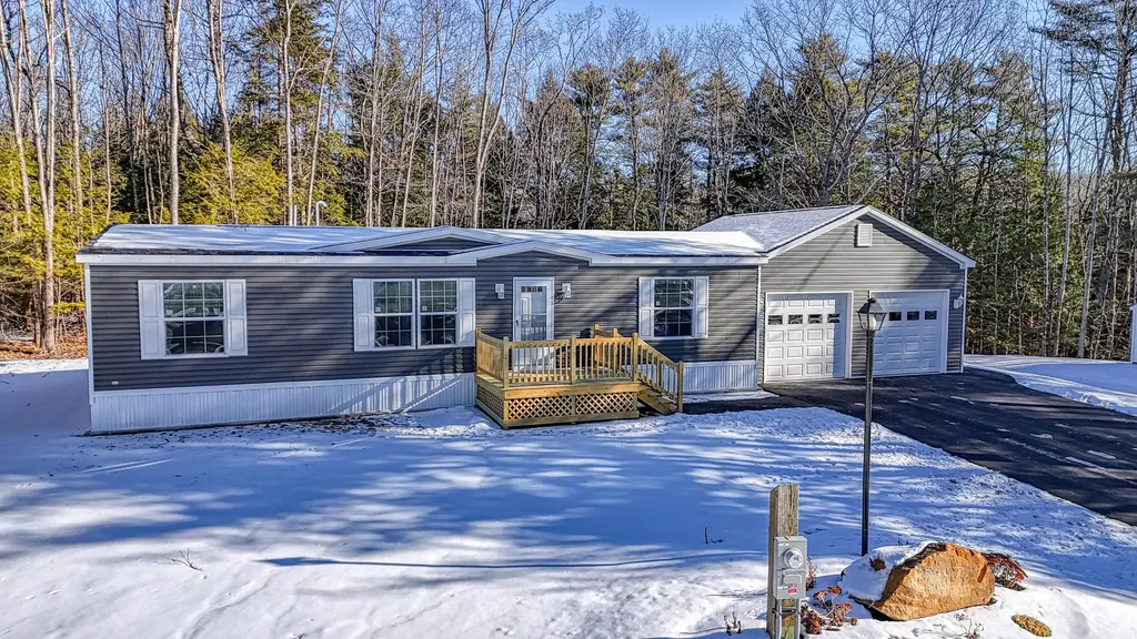 19 Woodlawn Circle Randolph ME 04346