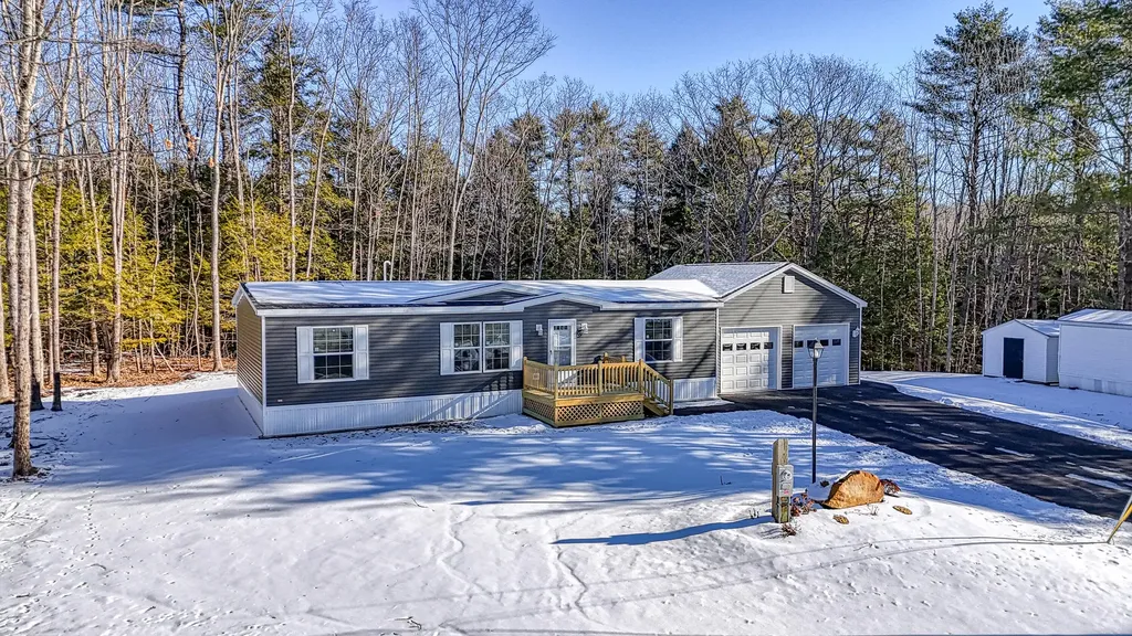 19 Woodlawn Circle Randolph ME 04346