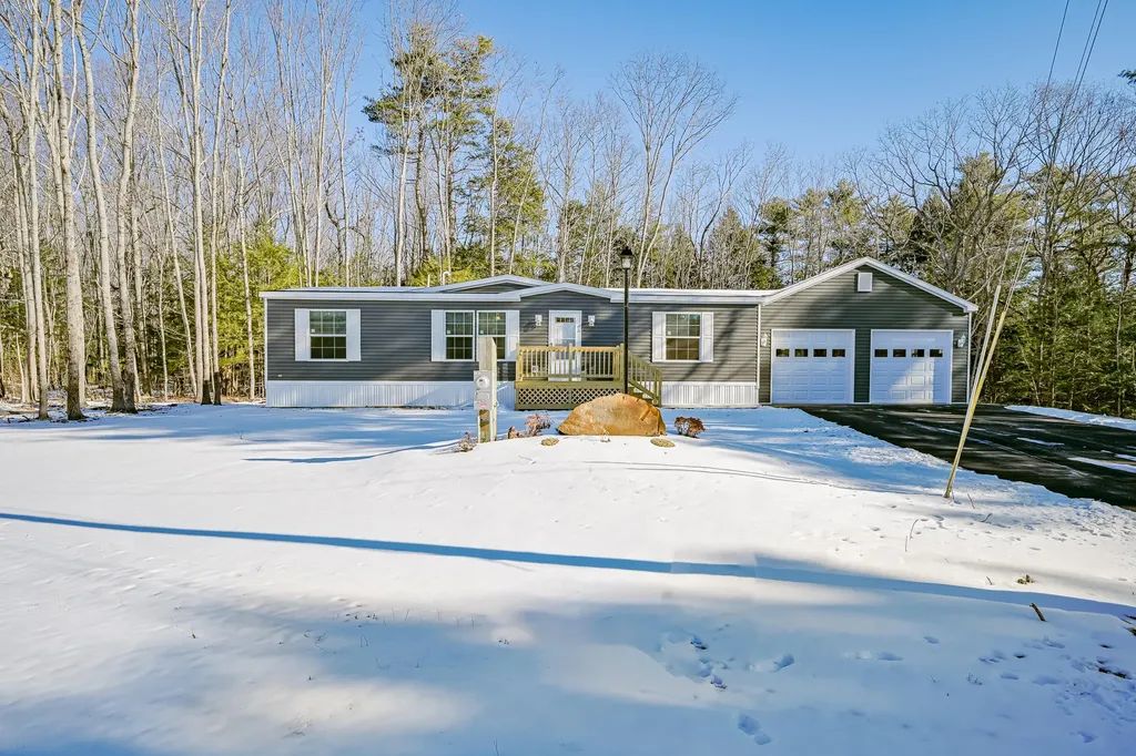 19 Woodlawn Circle Randolph ME 04346