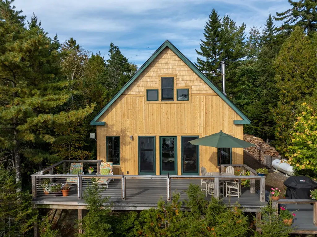 8 Ledge Lane Lubec ME 04652