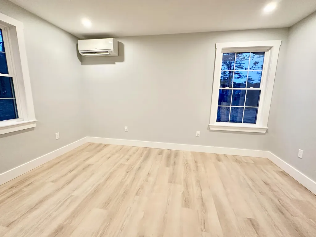 31 Hennessey Avenue Brunswick ME 04011