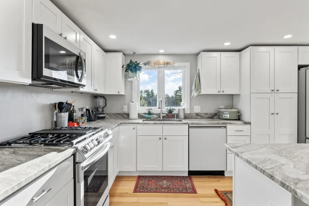6 Apple Lane Standish ME 04084