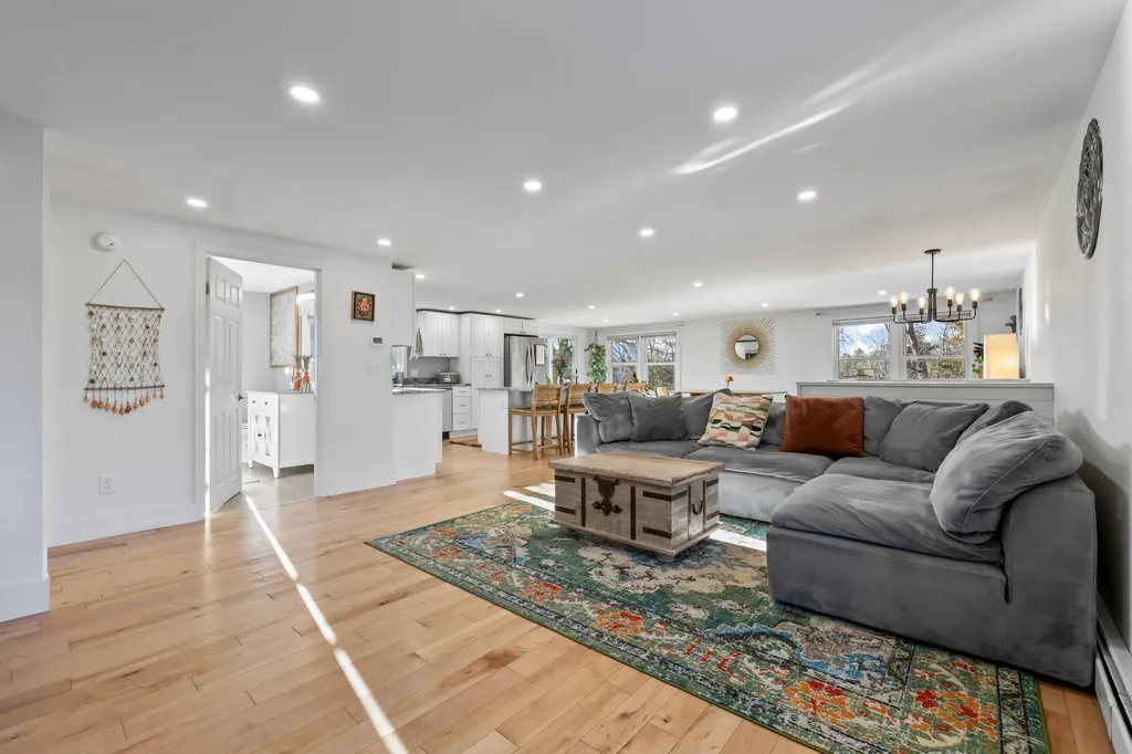 6 Apple Lane Standish ME 04084