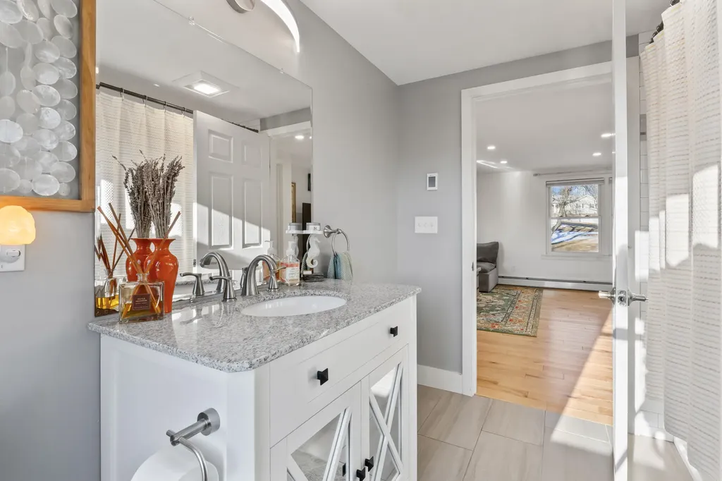 6 Apple Lane Standish ME 04084