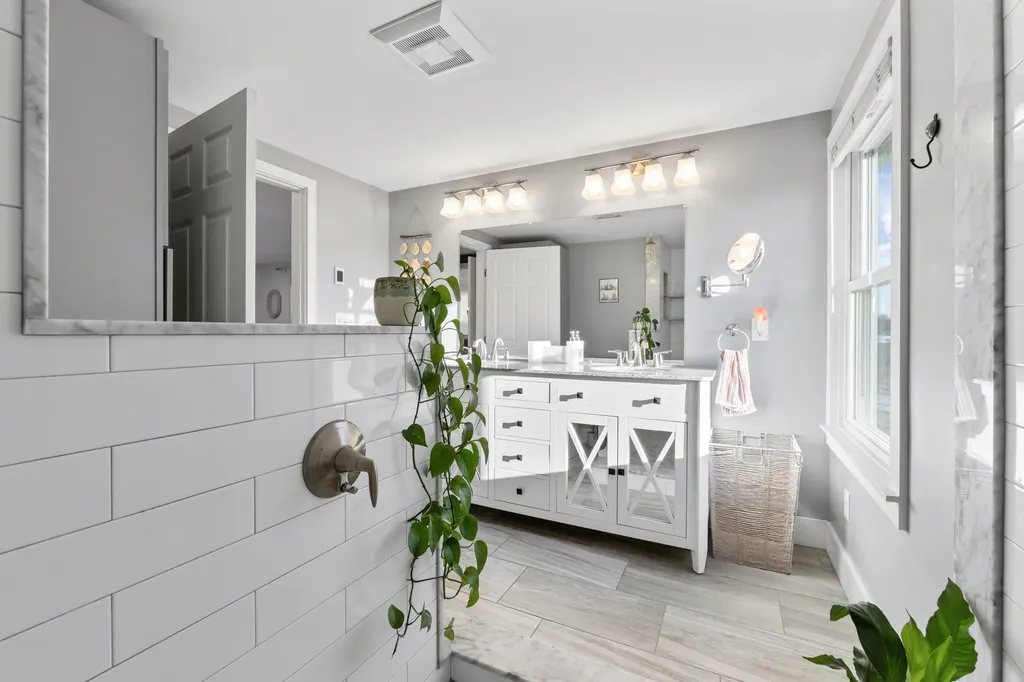 6 Apple Lane Standish ME 04084