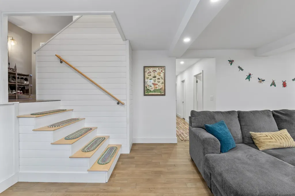 6 Apple Lane Standish ME 04084