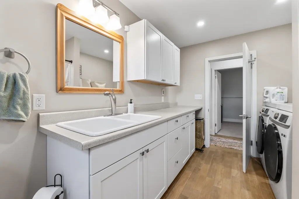6 Apple Lane Standish ME 04084