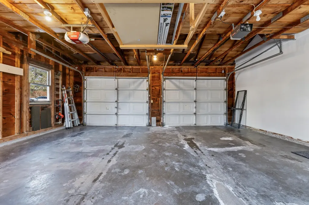 6 Apple Lane Standish ME 04084