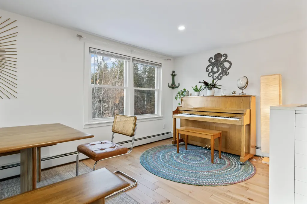 6 Apple Lane Standish ME 04084