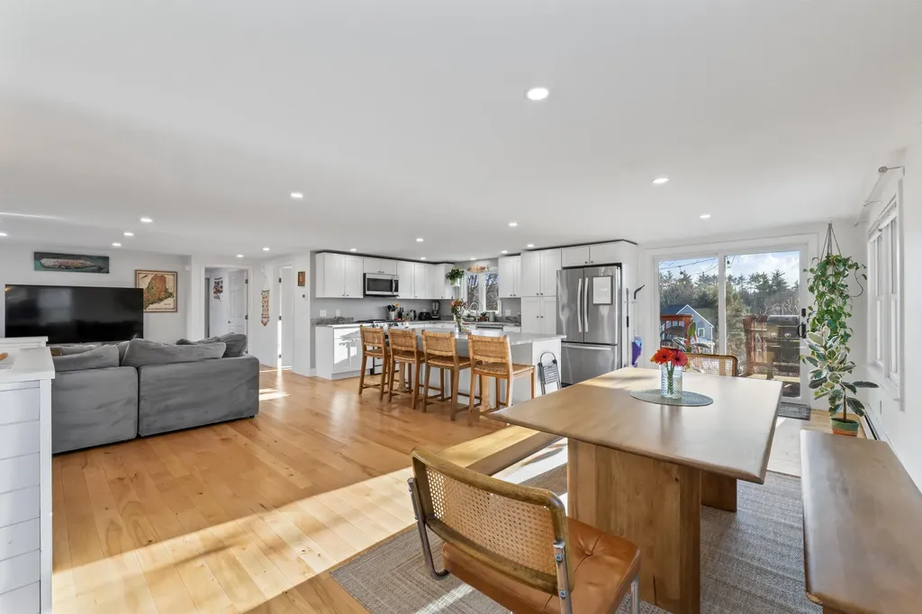 6 Apple Lane Standish ME 04084