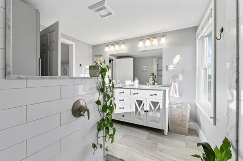 6 Apple Lane Standish ME 04084